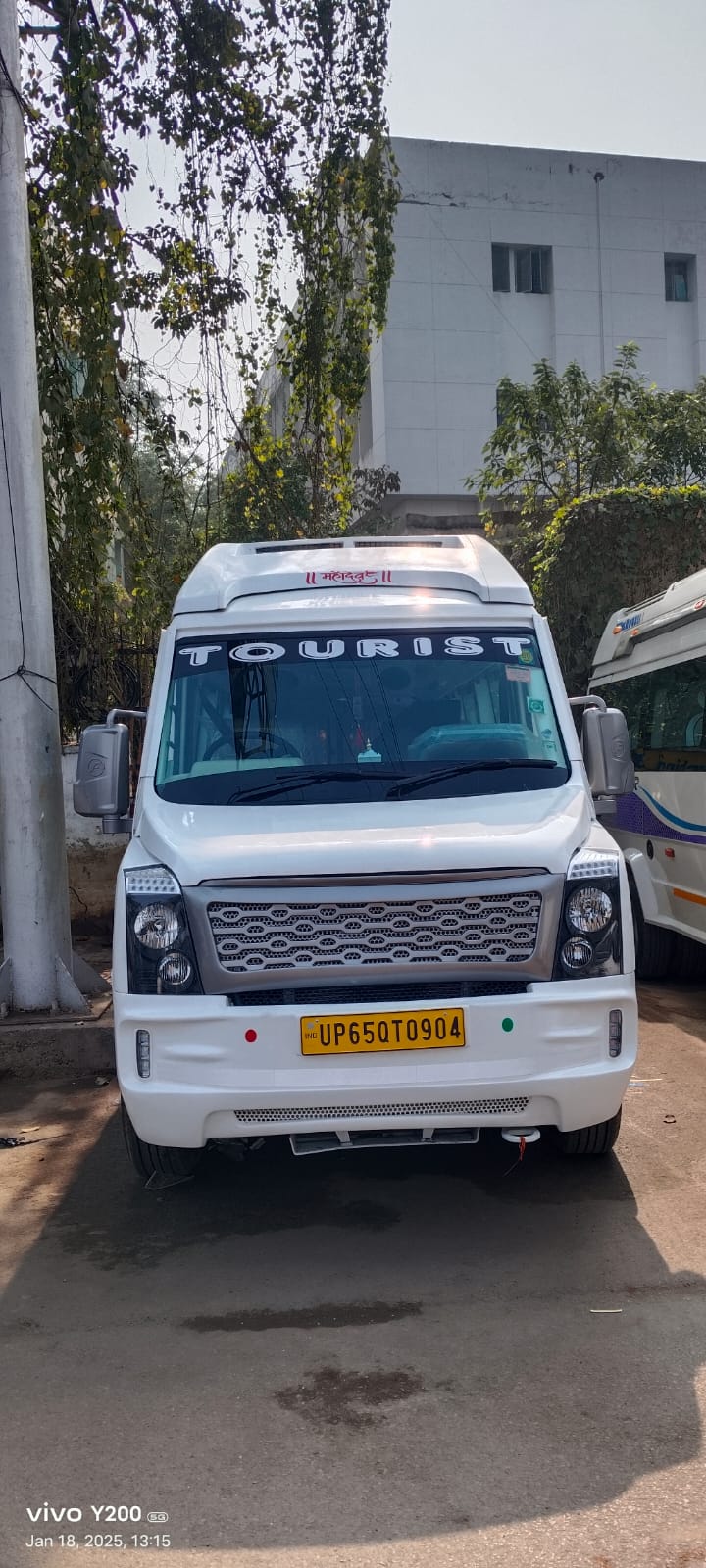 Tempoo traveller maharaja 14 sitter